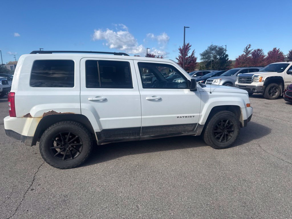 Used 2015 Bright White Clearcoat Jeep Sport image 14