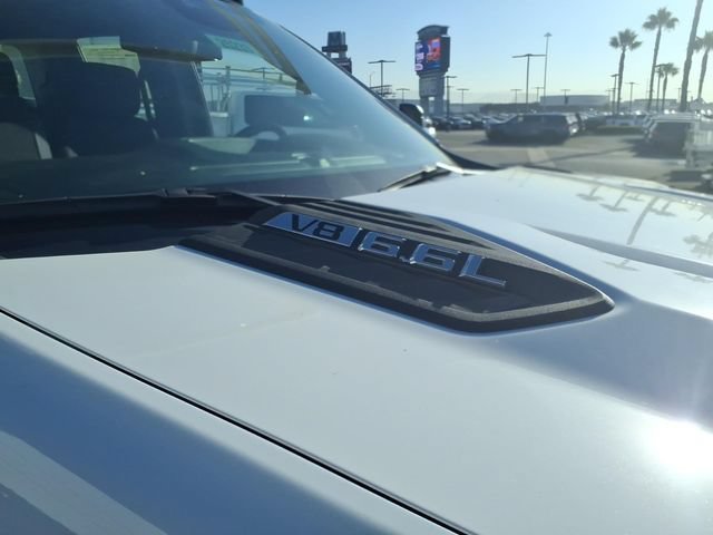 New 2026 Summit White Chevrolet WT image 4