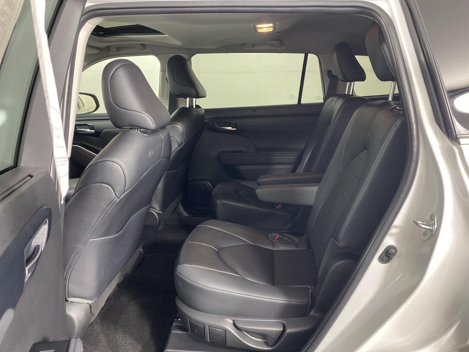 Used 2023 Wind Chill Pearl Toyota XLE image 9