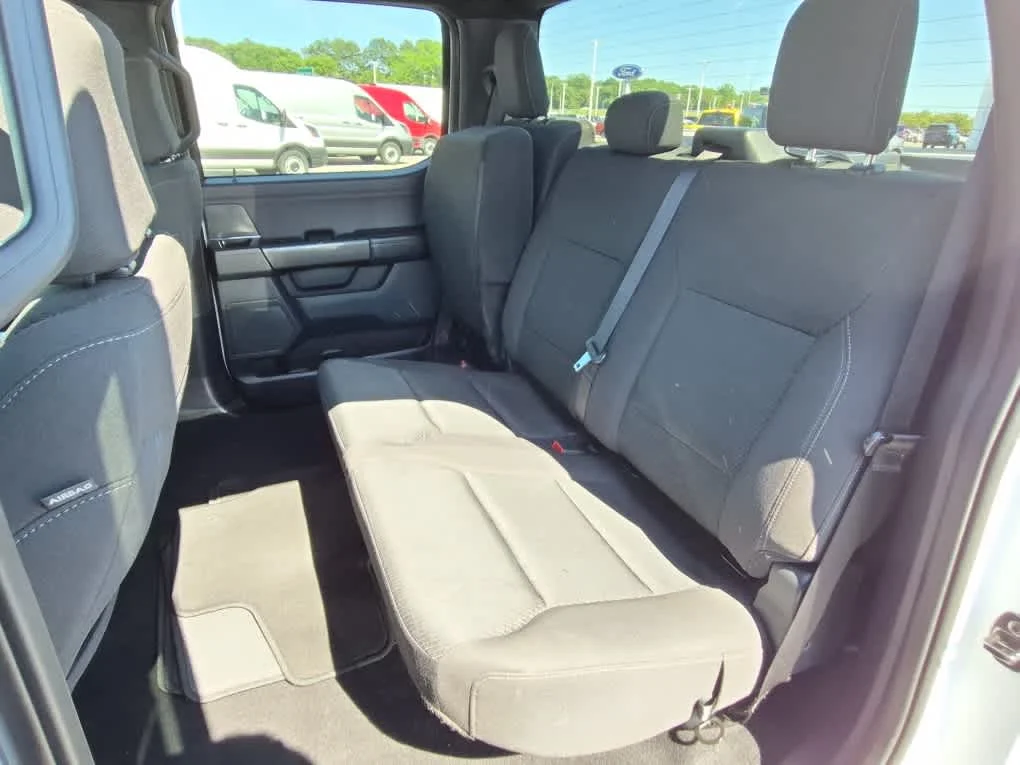 Certified Used 2023 Oxford White Ford XLT image 7