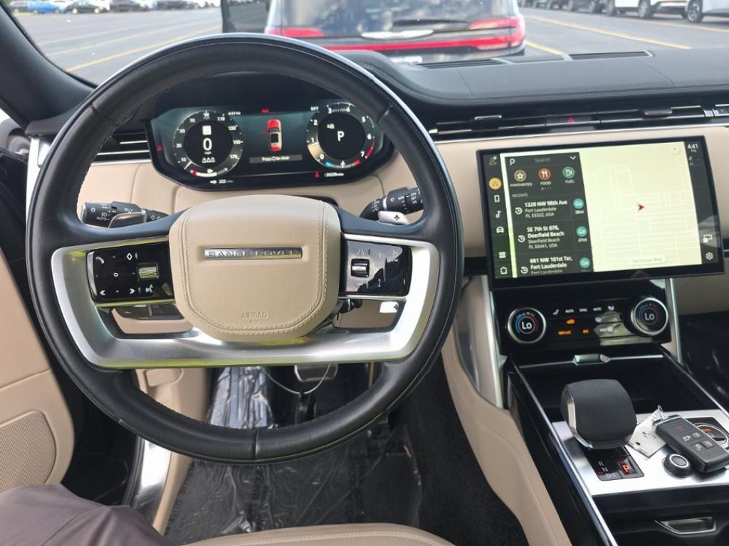 2023 Land Rover Range Rover SE photo 4