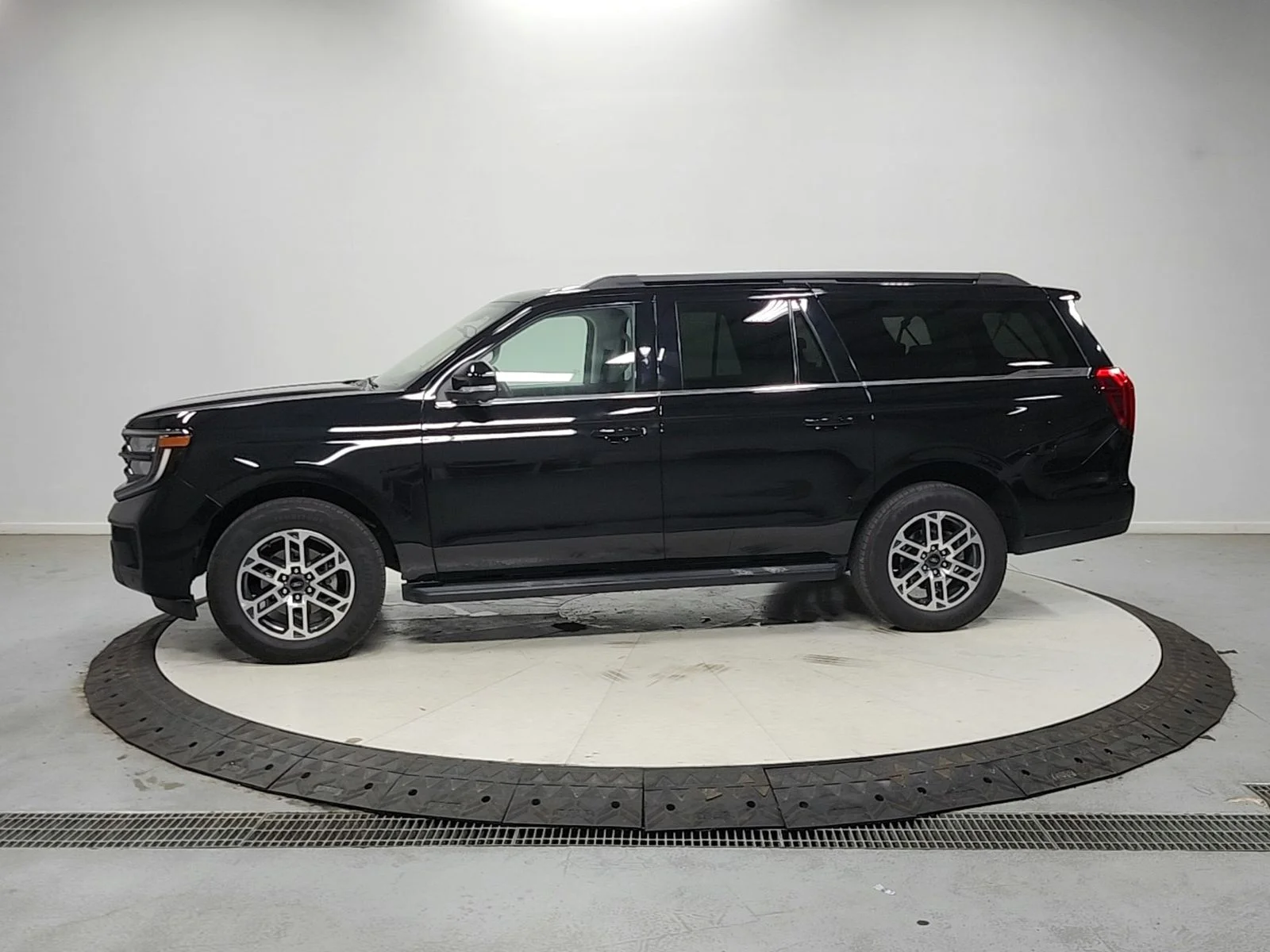 Used 2025 Black Ford Active image 5