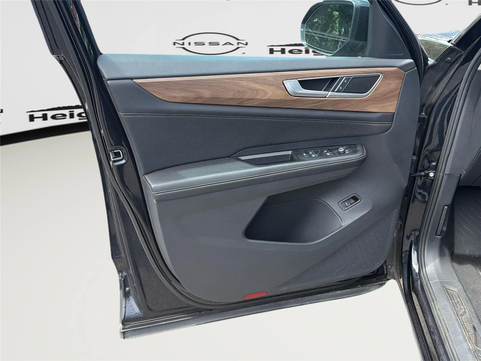 2025 Volkswagen Atlas SE w/Tech - Photo 8