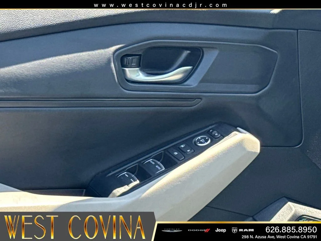 Used 2025 White Honda SE image 20