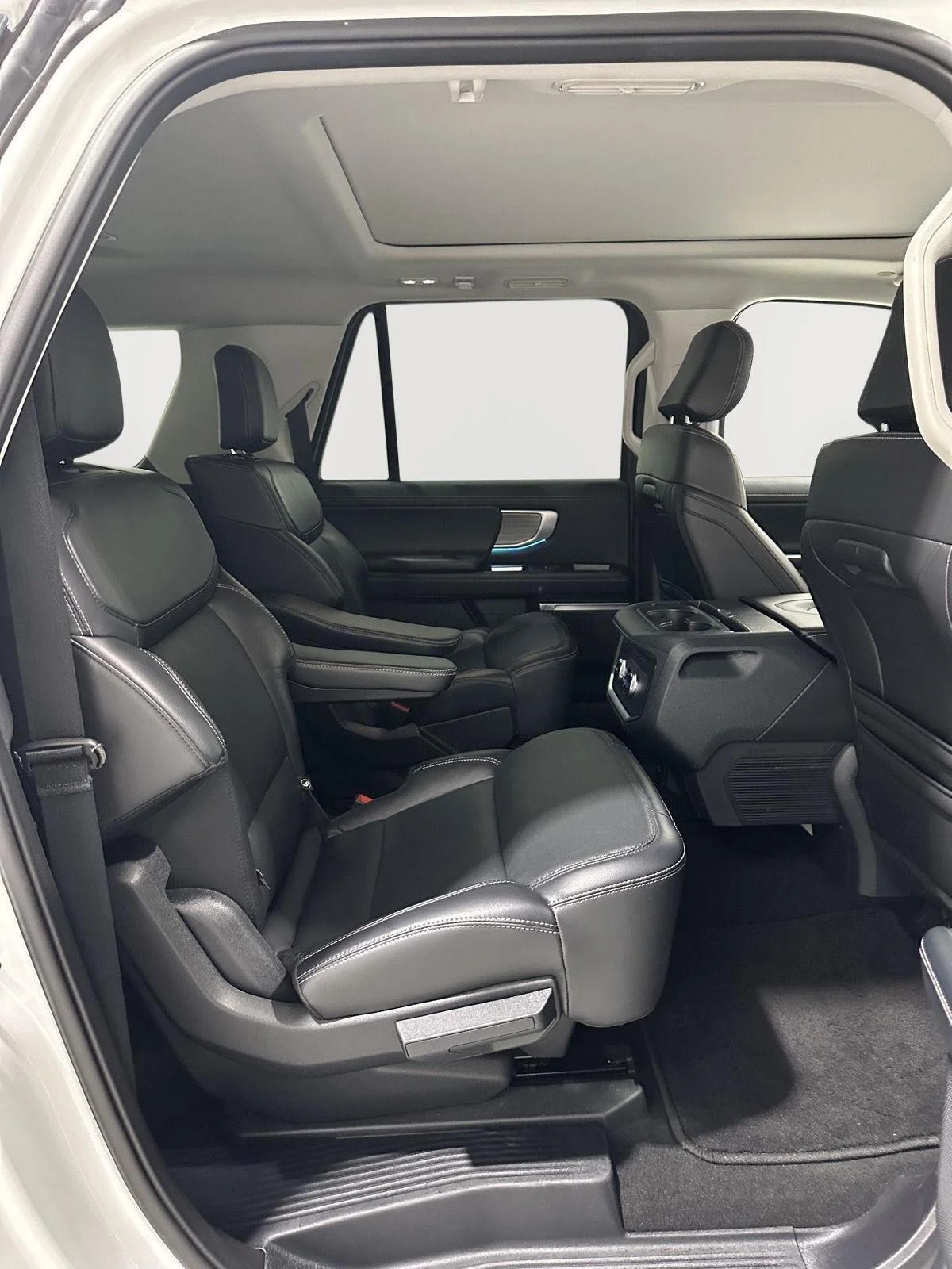 Used 2025 Oxford White Ford Platinum image 23