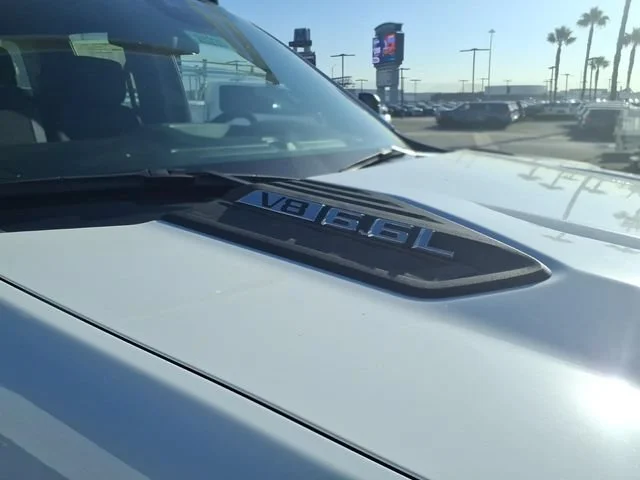 New 2026 Summit White Chevrolet WT image 4