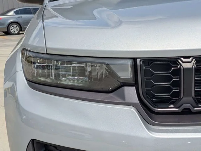 New 2026 Silver Zynith Exterior Paint Jeep Altitude image 9