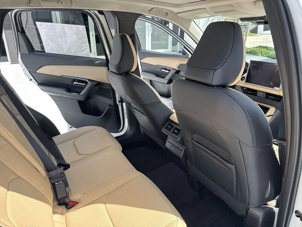 New 2026 White Metallic Mazda 2.5 S Premium AWD image 32