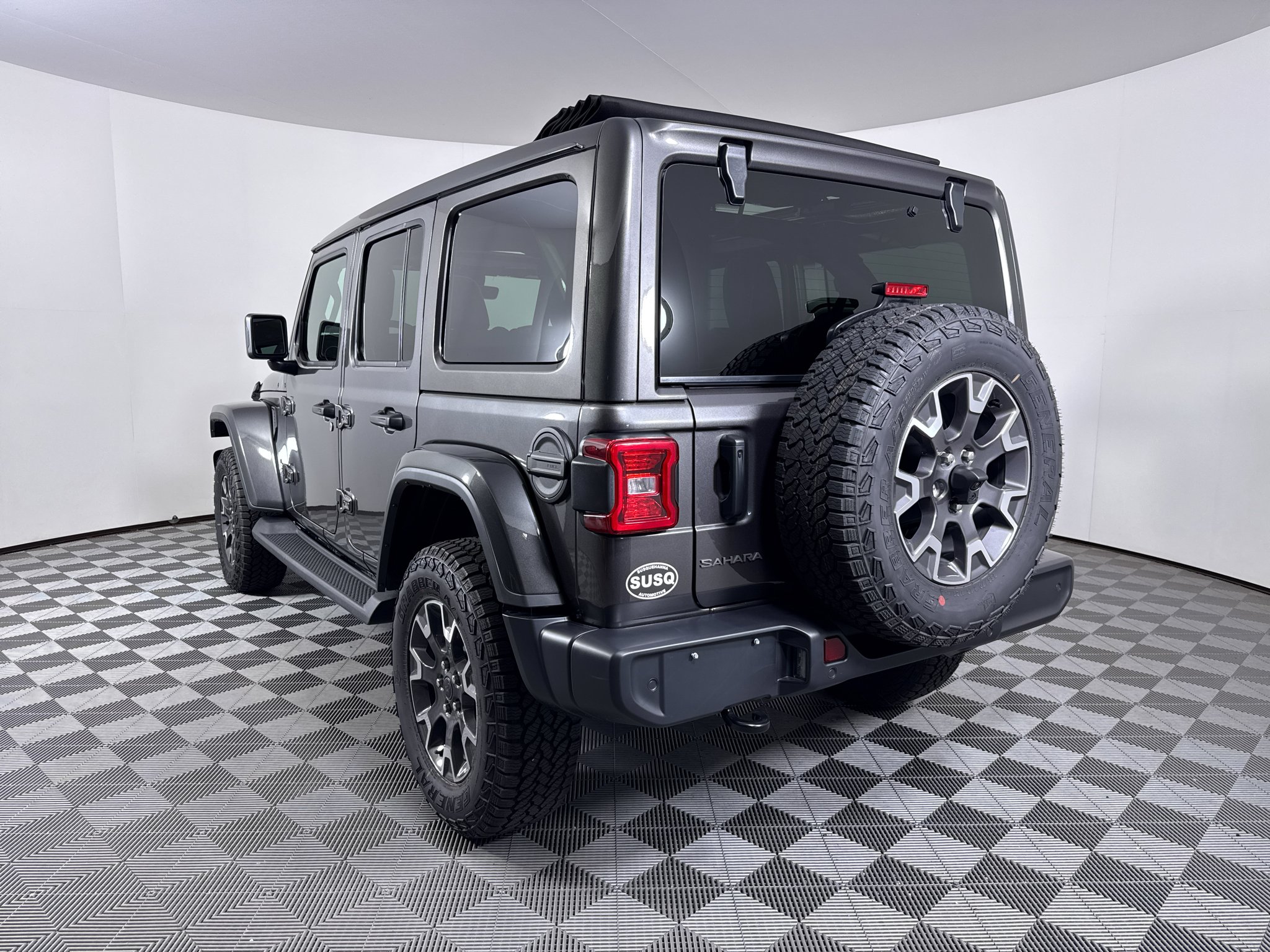 New 2027 Granite Crystal Metallic Clear-Coat Paint Jeep Sahara image 21