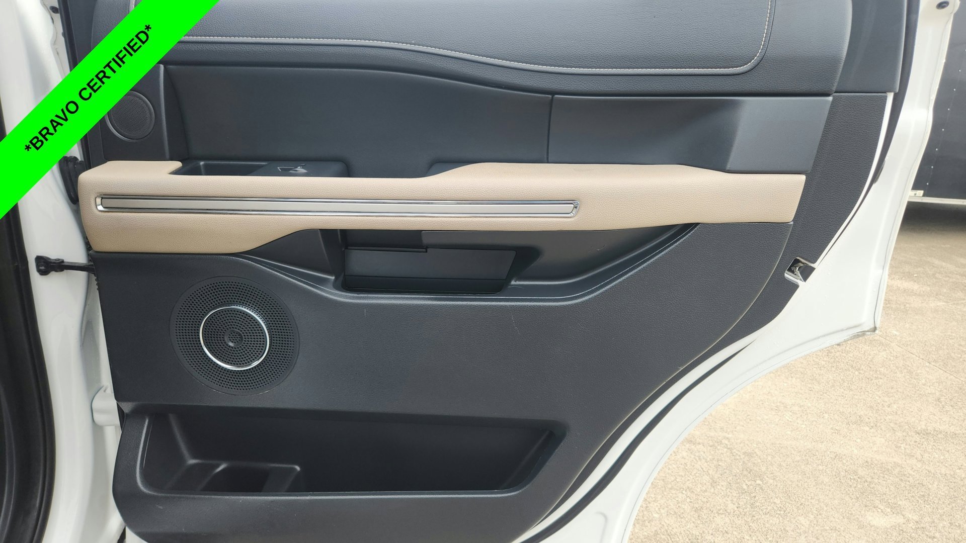 Used 2022  Ford Limited image 30