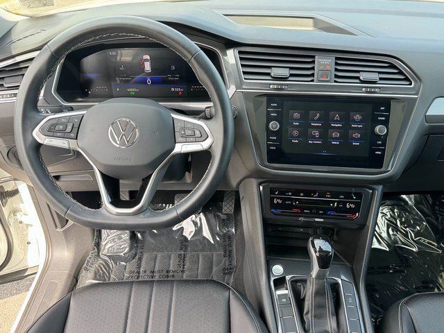 Used 2023 White Volkswagen 2.0T SE image 3