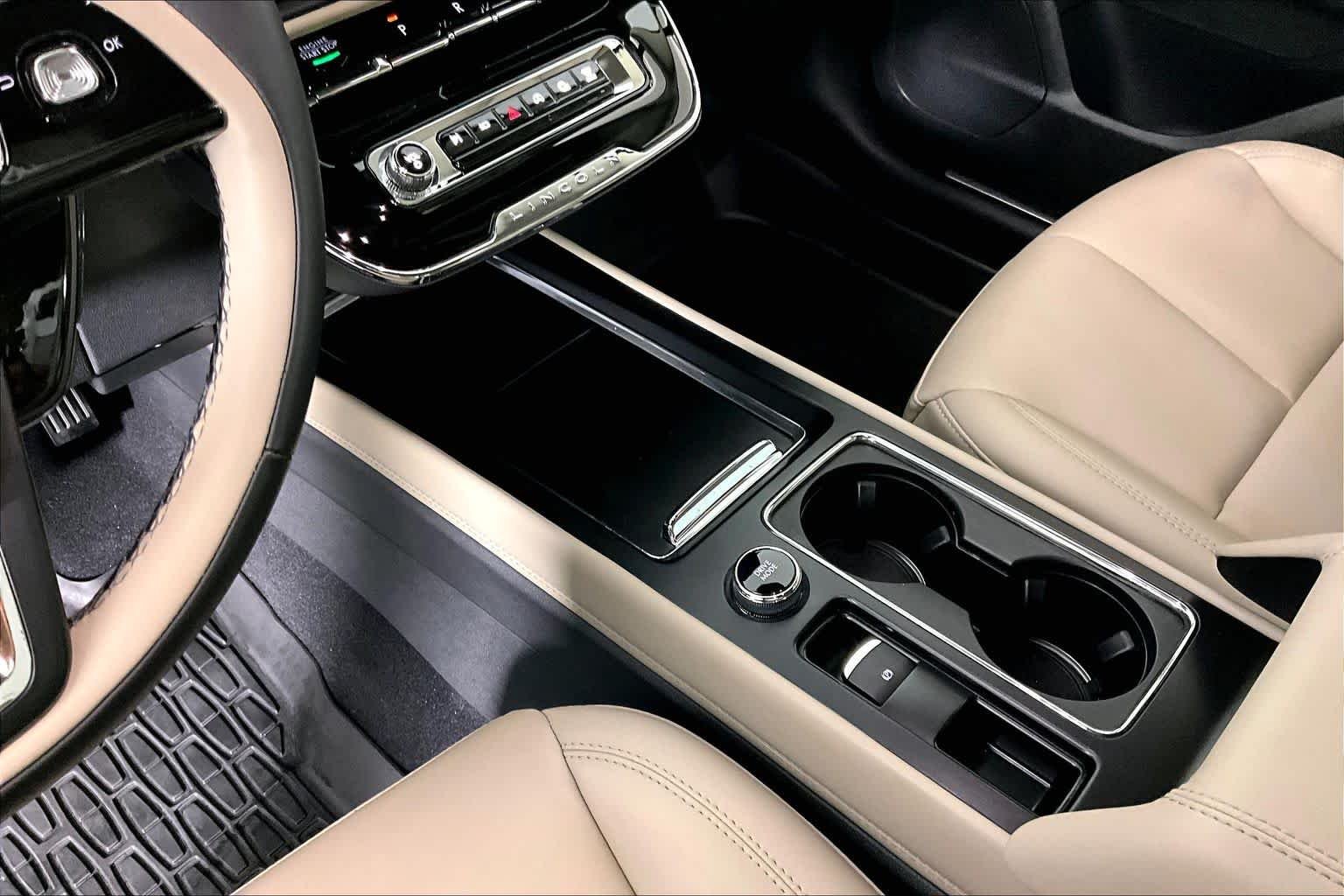 2025 Lincoln Corsair Premiere - Photo 16