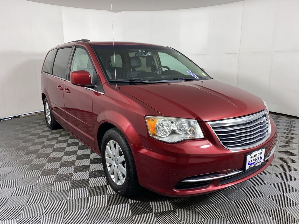 Used 2015 Red Chrysler LX image 17