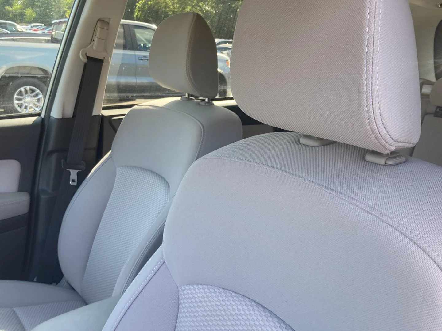 Used 2016 Crystal White Pearl Subaru 2.5i Premium image 14