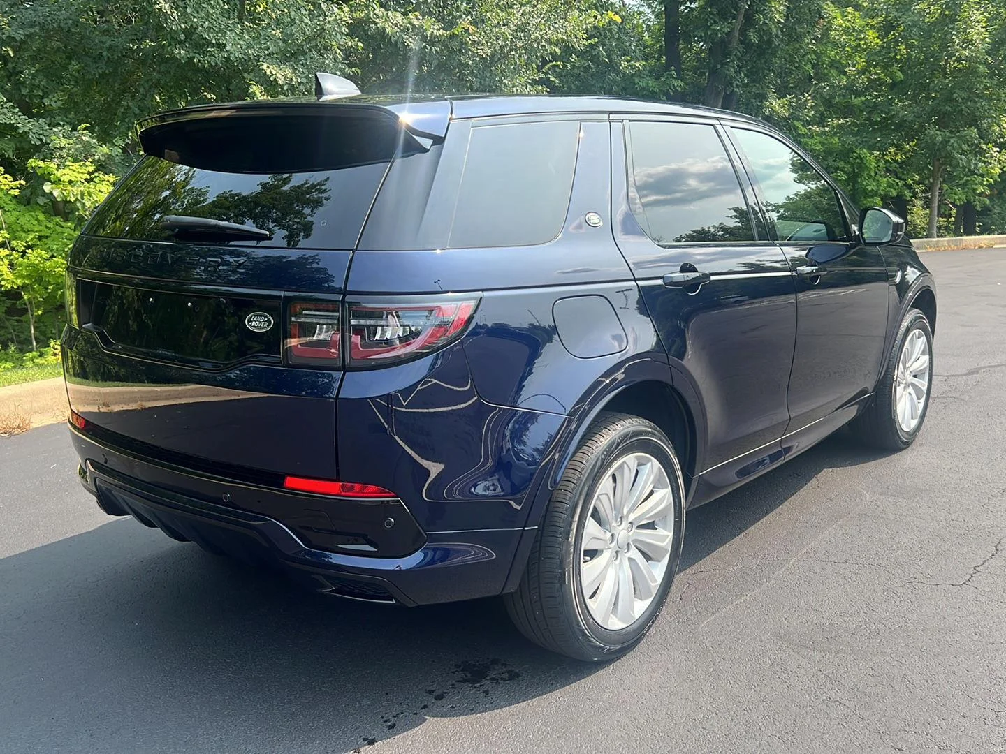Used 2022 Portofino Blue Metallic Land Rover S R-Dynamic image 4