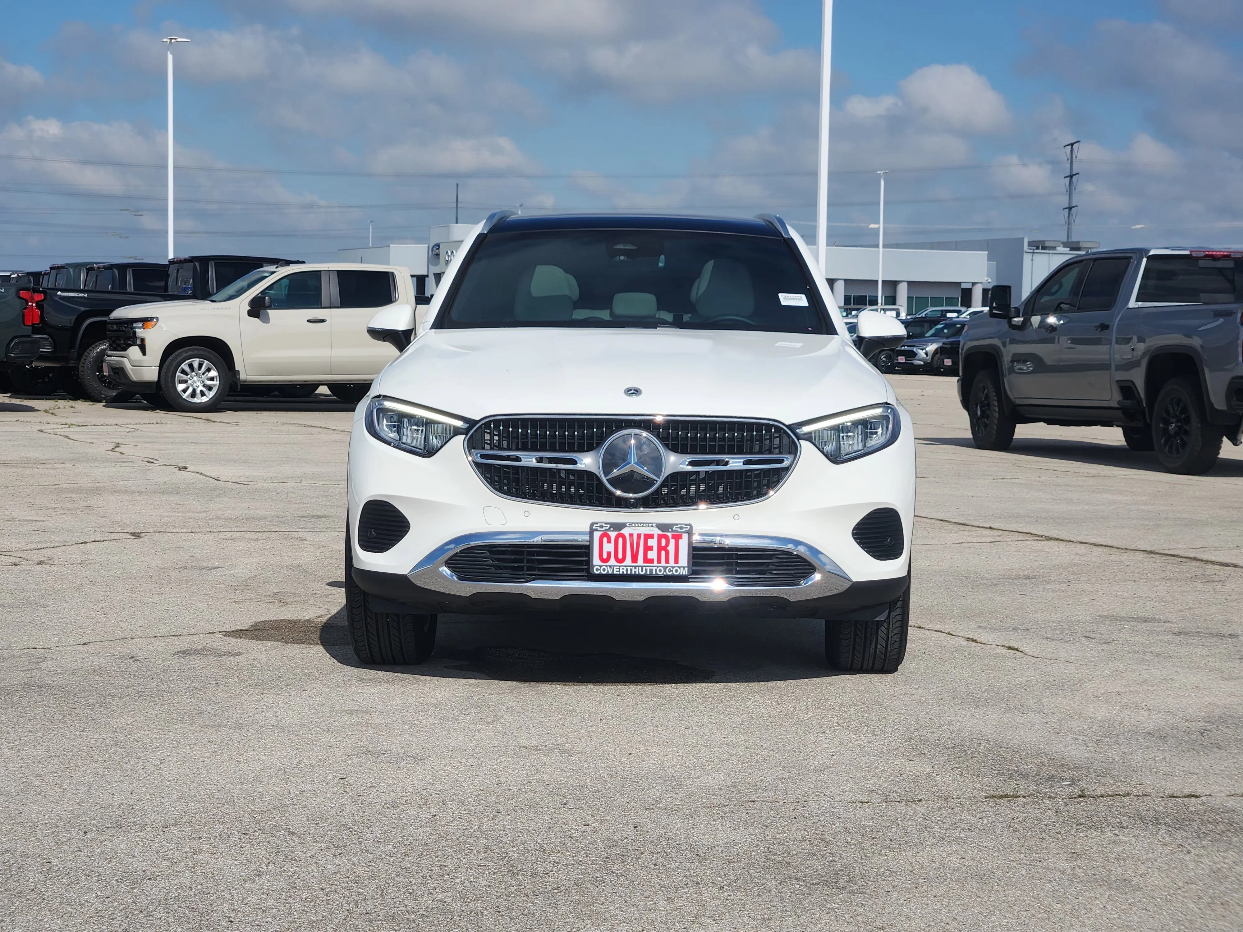 Used 2025  Mercedes-Benz GLC 300 Base image 2