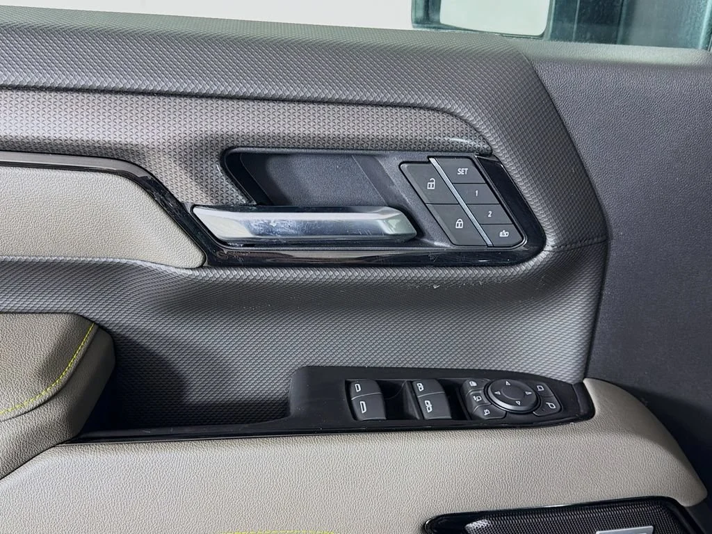 Used 2025 Black Chevrolet ZR2 image 18