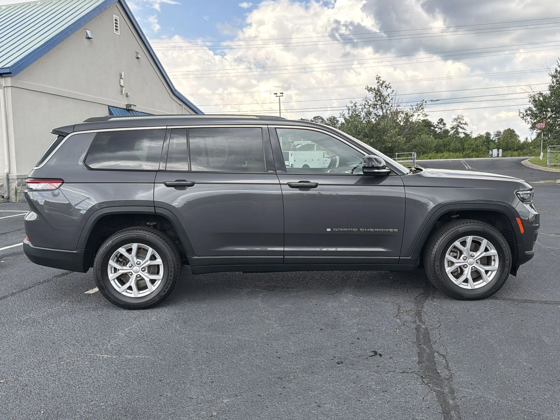 Certified Used 2023 Metallic Jeep Limited image 31