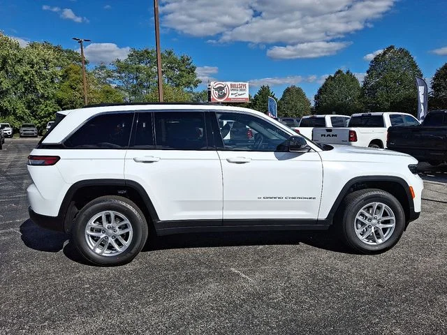 New 2025 White Jeep Laredo X image 8