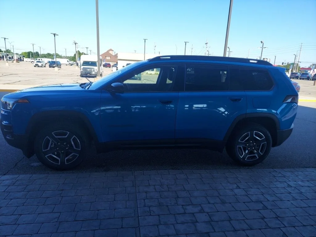 New 2026 Hydro Blue Pearl-Coat Exterior Paint Jeep Laredo image 4