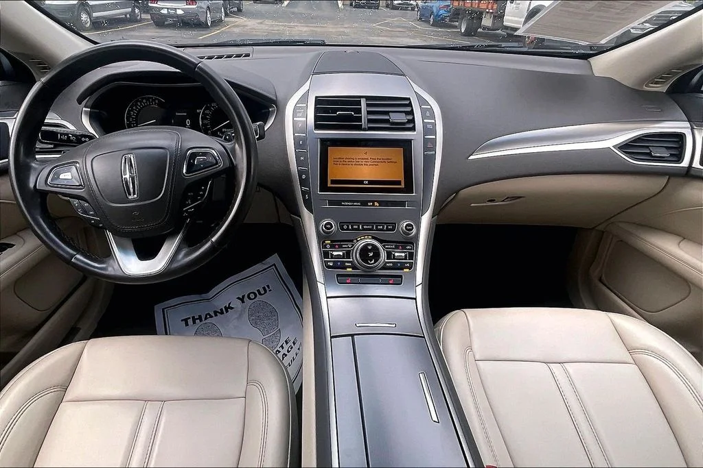 Used 2019 White Lincoln Standard image 14