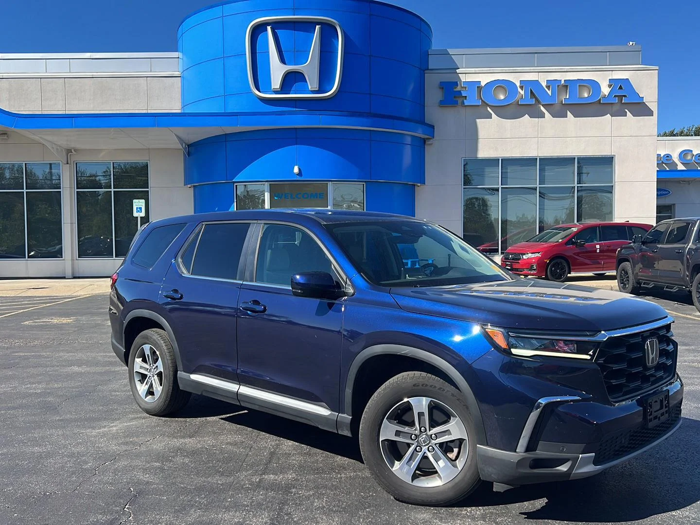 Used 2025 Obsidian Blue Pearl Honda  image 23