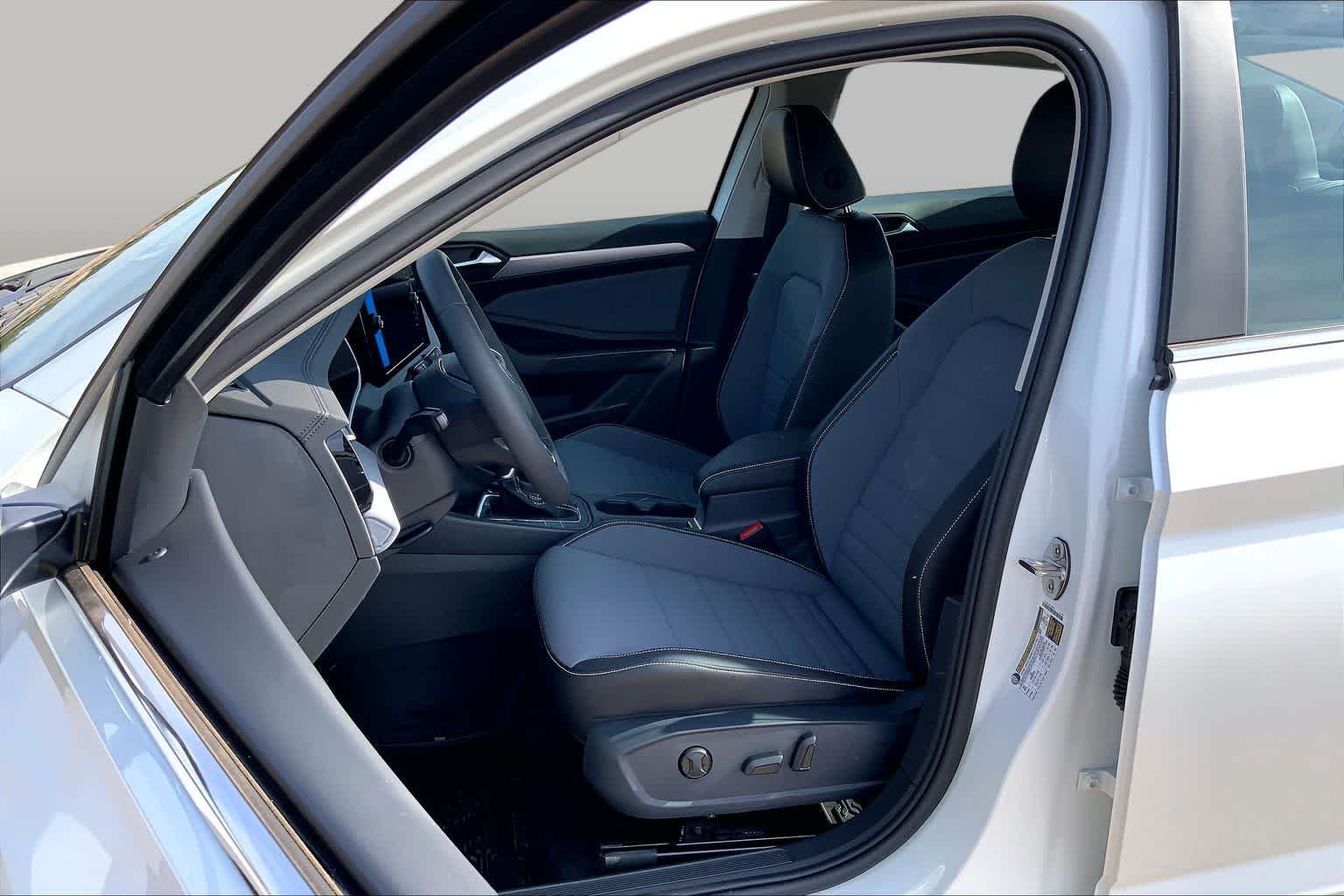 New 2026 Opal White Pearl Volkswagen SE image 9
