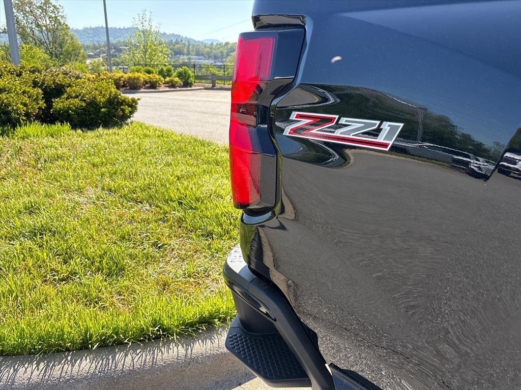 New 2026 Black Chevrolet Z71 image 28