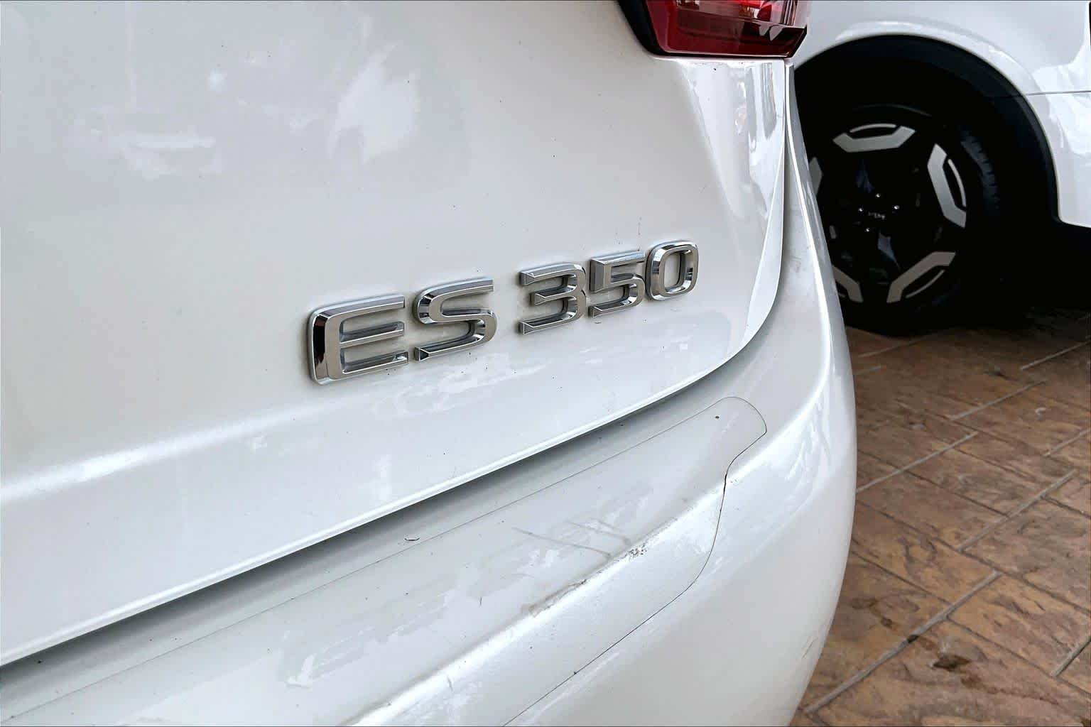 Used 2017 Eminent White Pearl Lexus  image 28