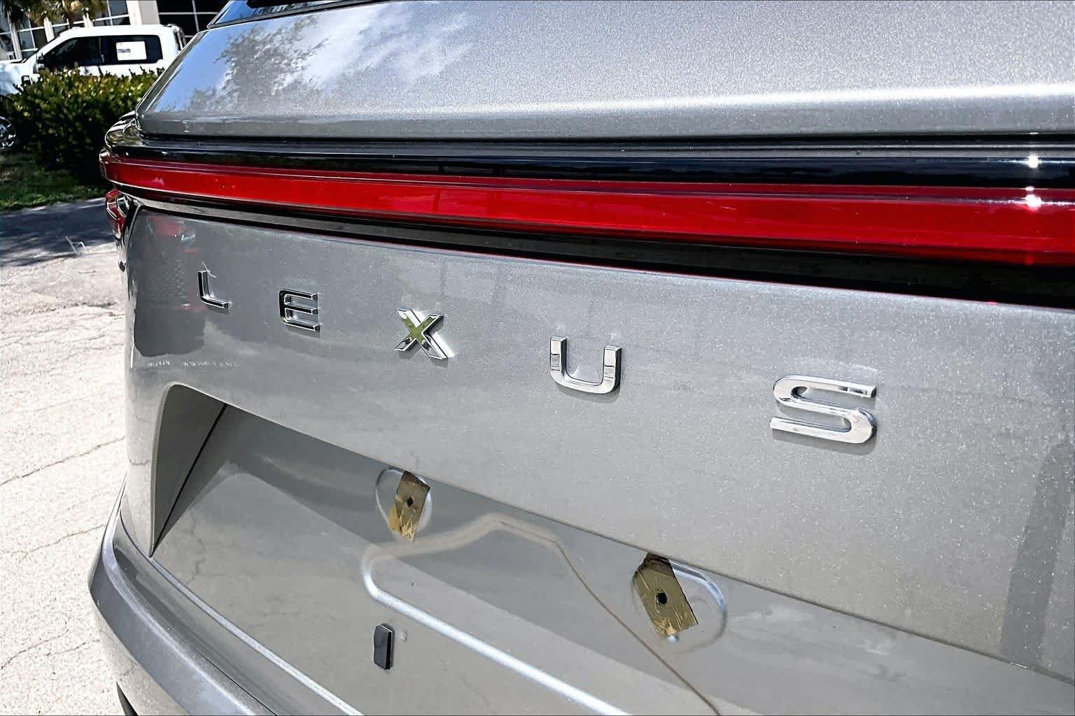 Used 2023 Atomic Silver Lexus Premium image 31