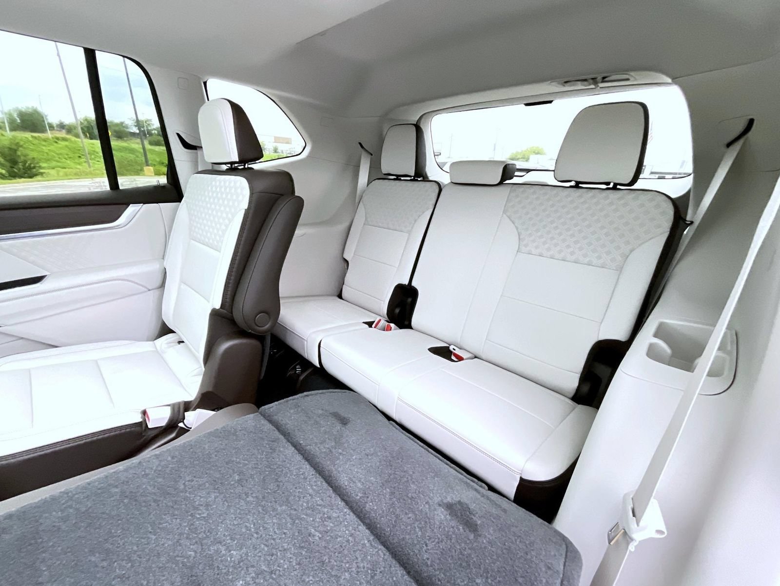 2027 GMC Acadia Denali - Photo 20
