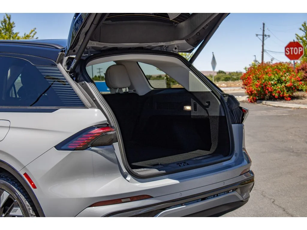 New 2026 Gray Matter Metallic Clearcoat Lincoln Reserve image 10