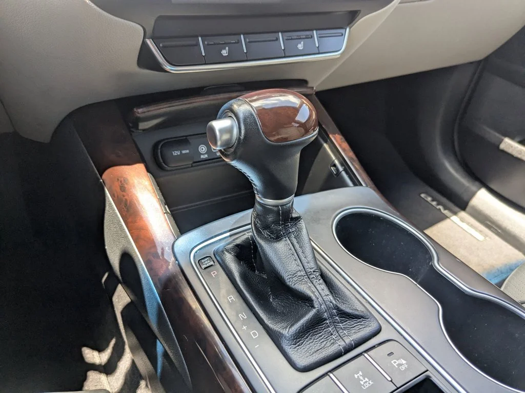 Used 2017 Snow White Pearl Kia EX image 17