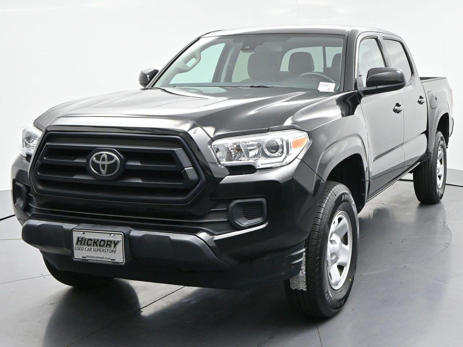 Used 2022 Midnight Black Metallic Toyota SR image 3