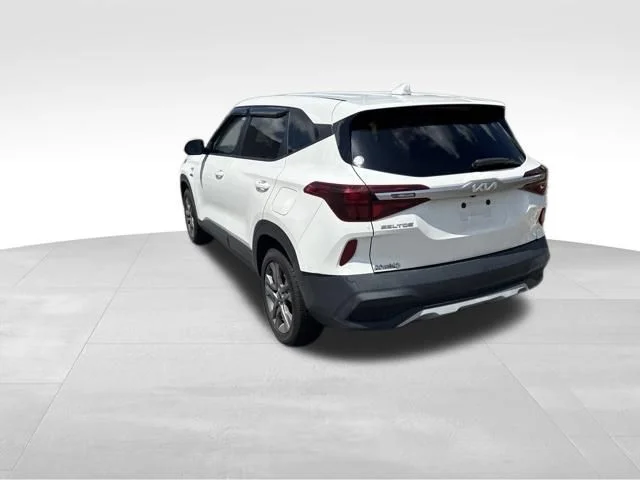 Used 2022 White Kia LX image 8