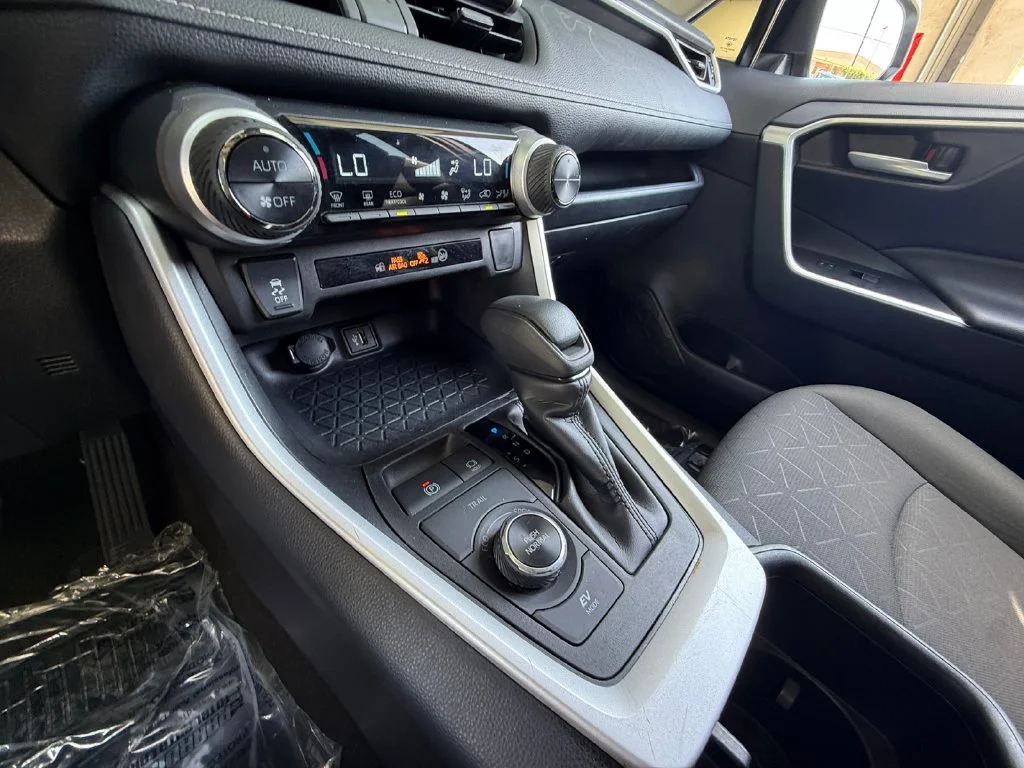 Used 2025 Silver Toyota XLE image 22