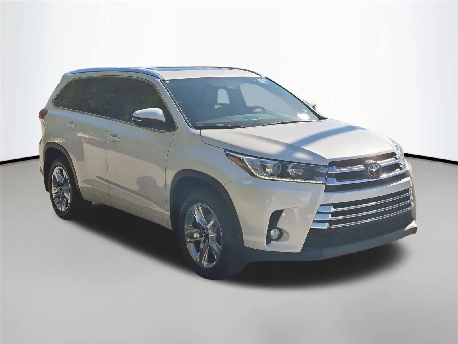 Used 2018 Blizzard Pearl Toyota Limited image 7