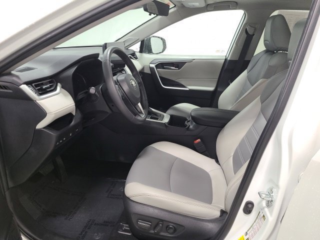 Certified Used 2024 Pearl Toyota XLE Premium image 18