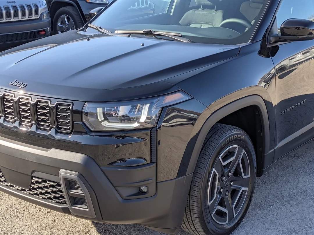 New 2026 Black Jeep Laredo - - 4x4 - 1.6L Turbo Hybrid - Uconnect 5 w/ 12.3 Screen & More! image 7