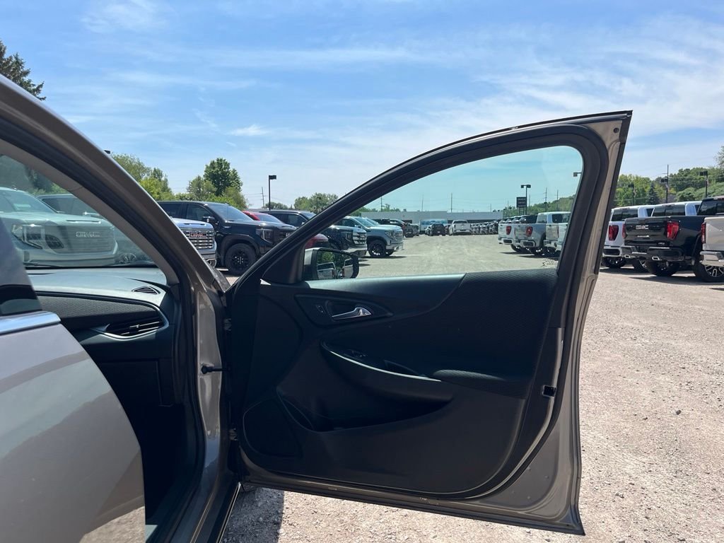 Used 2022 Mineral Gray Metallic Chevrolet LT image 35