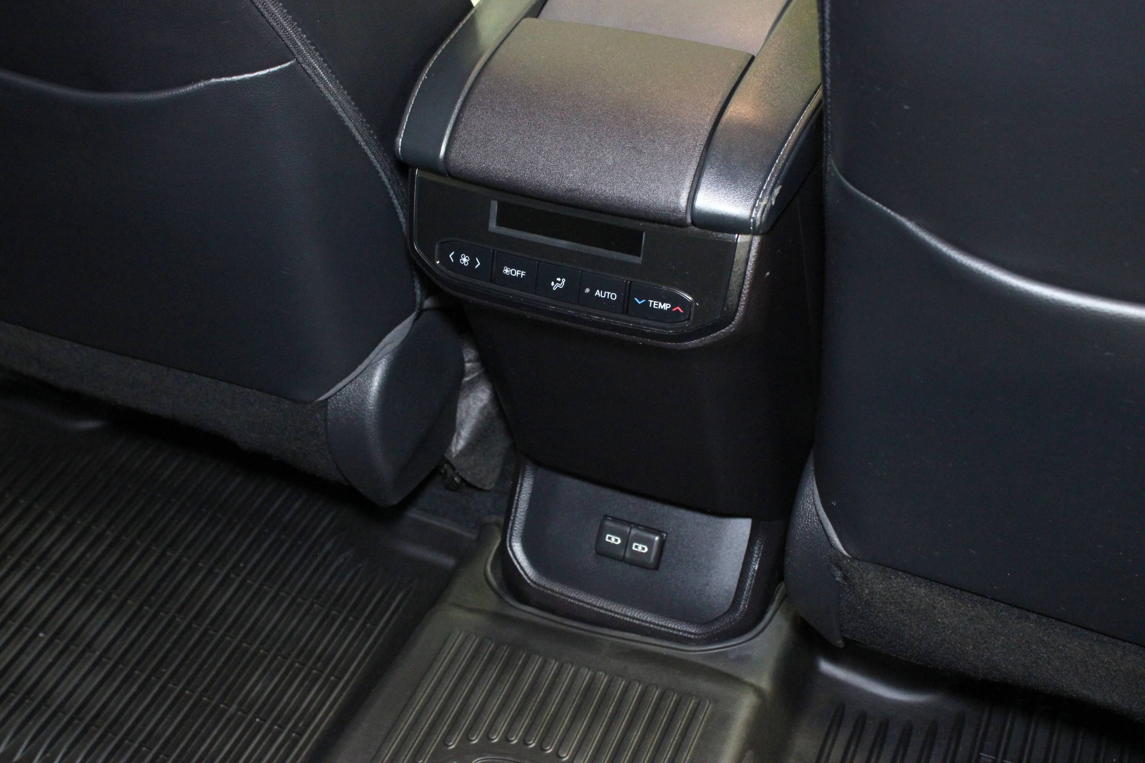 2022 Toyota Highlander XLE - Photo 19