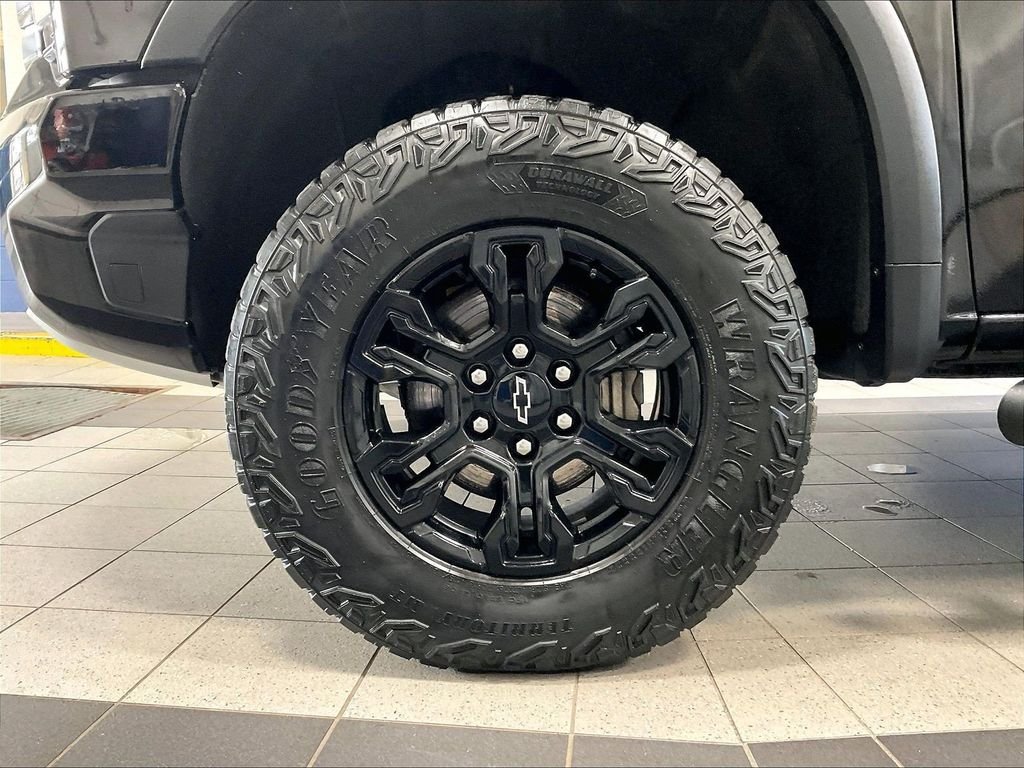 Used 2022 Black Chevrolet ZR2 image 7