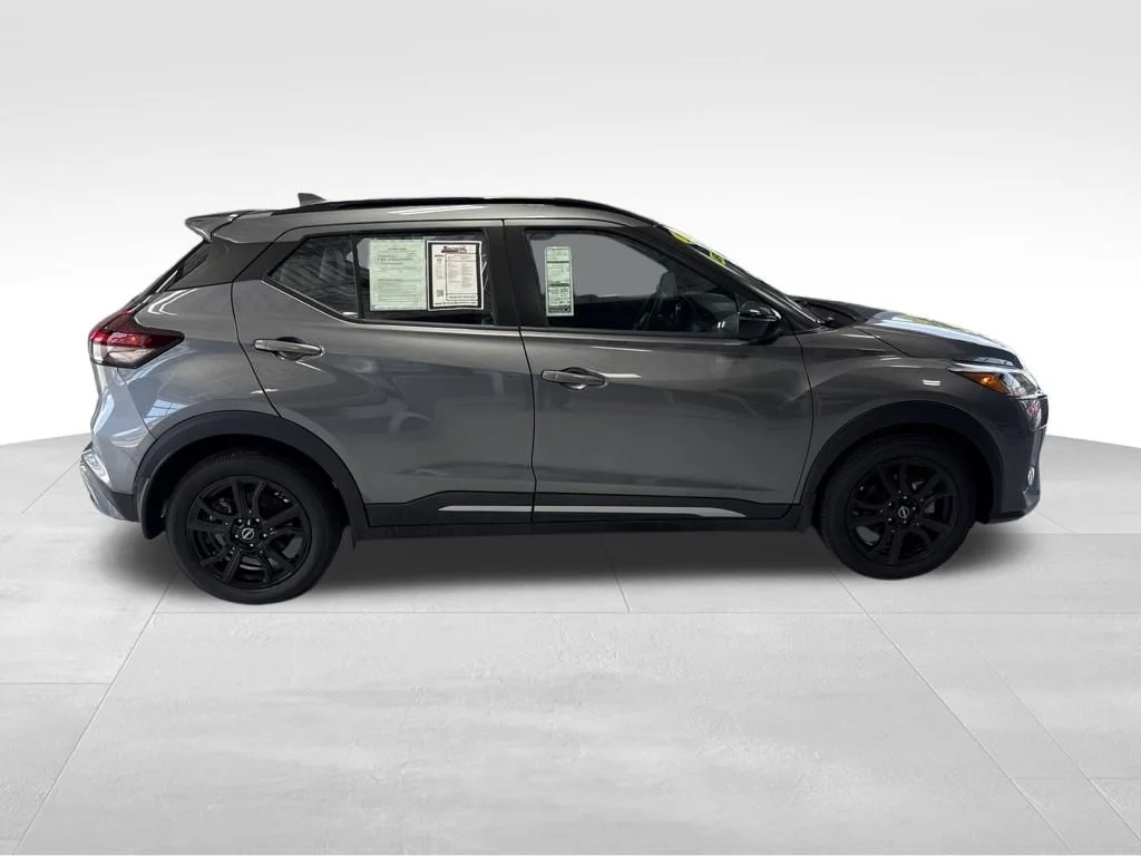 Used 2022 Gray Nissan SR image 7