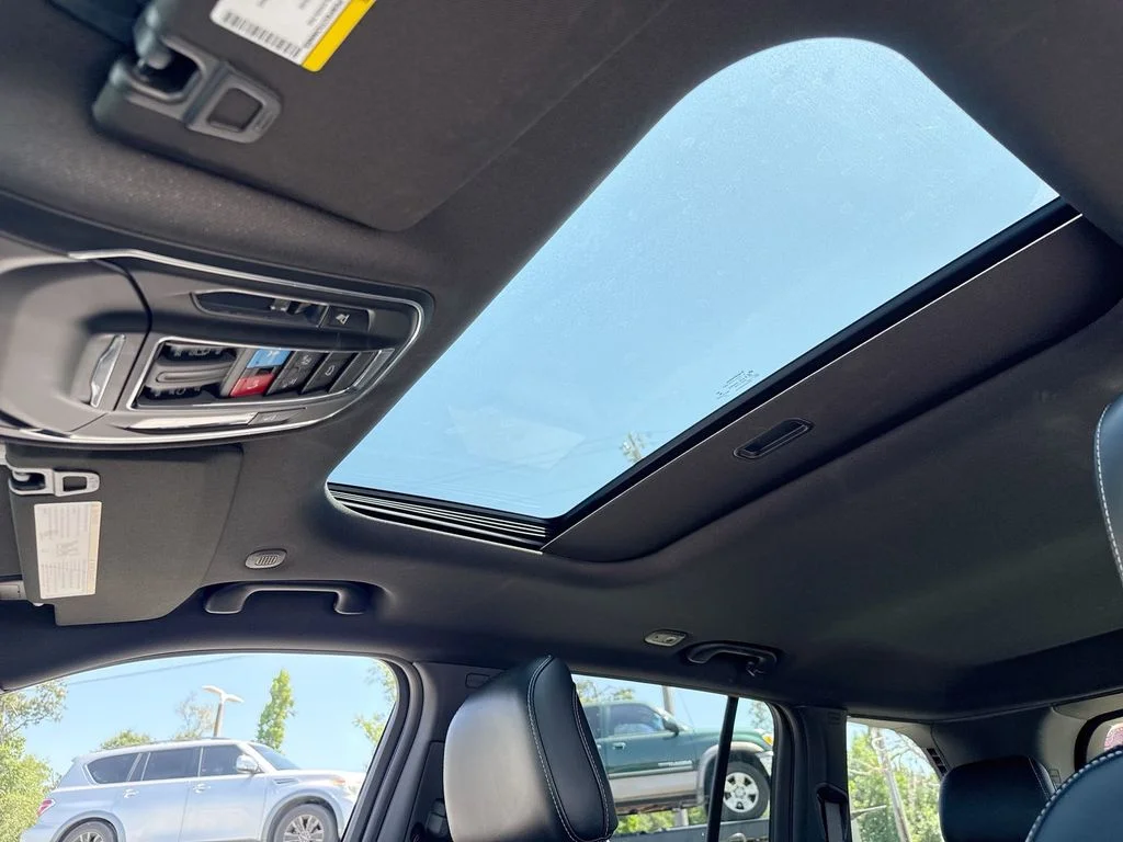 Used 2023 Diamond Black Jeep Altitude X image 19