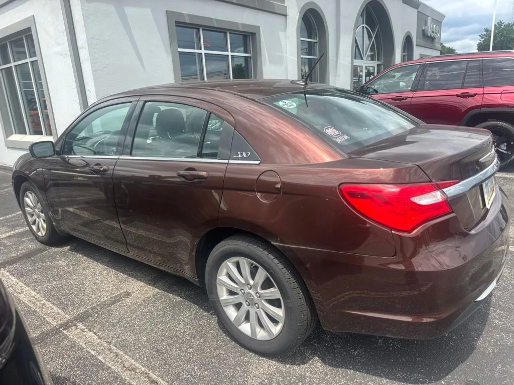 Used 2013 Beige Chrysler Touring image 9