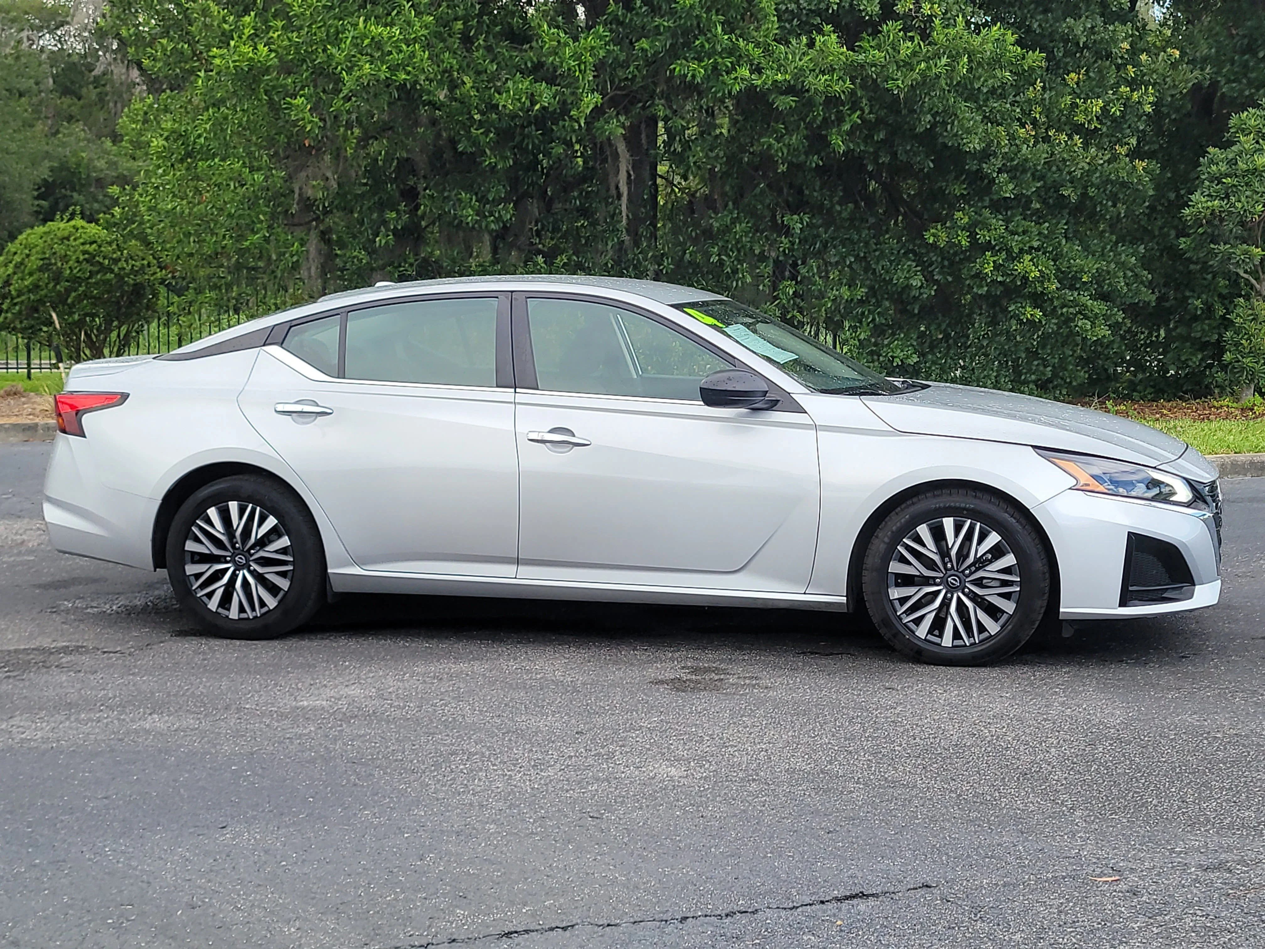 Used 2024 Brilliant Silver Metallic Nissan 2.5 SV image 7