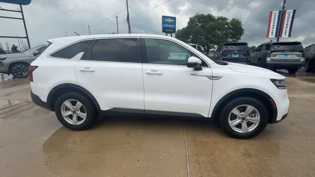 Used 2023 White Kia LX image 9