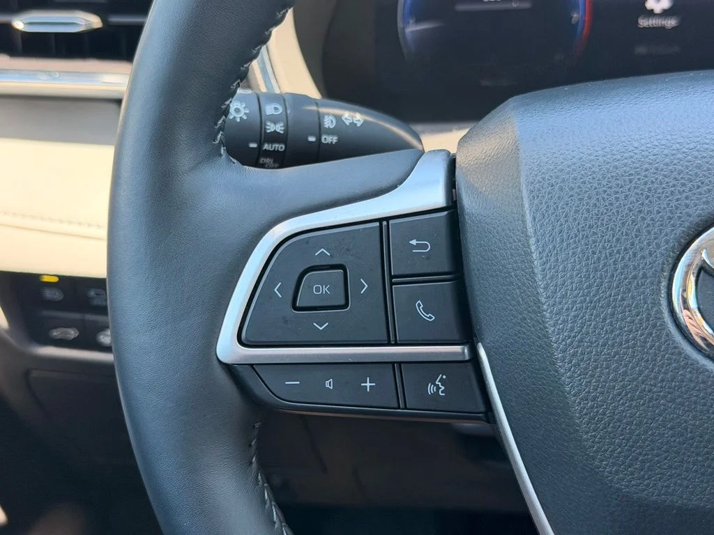 Used 2023 Silver Toyota Platinum image 32