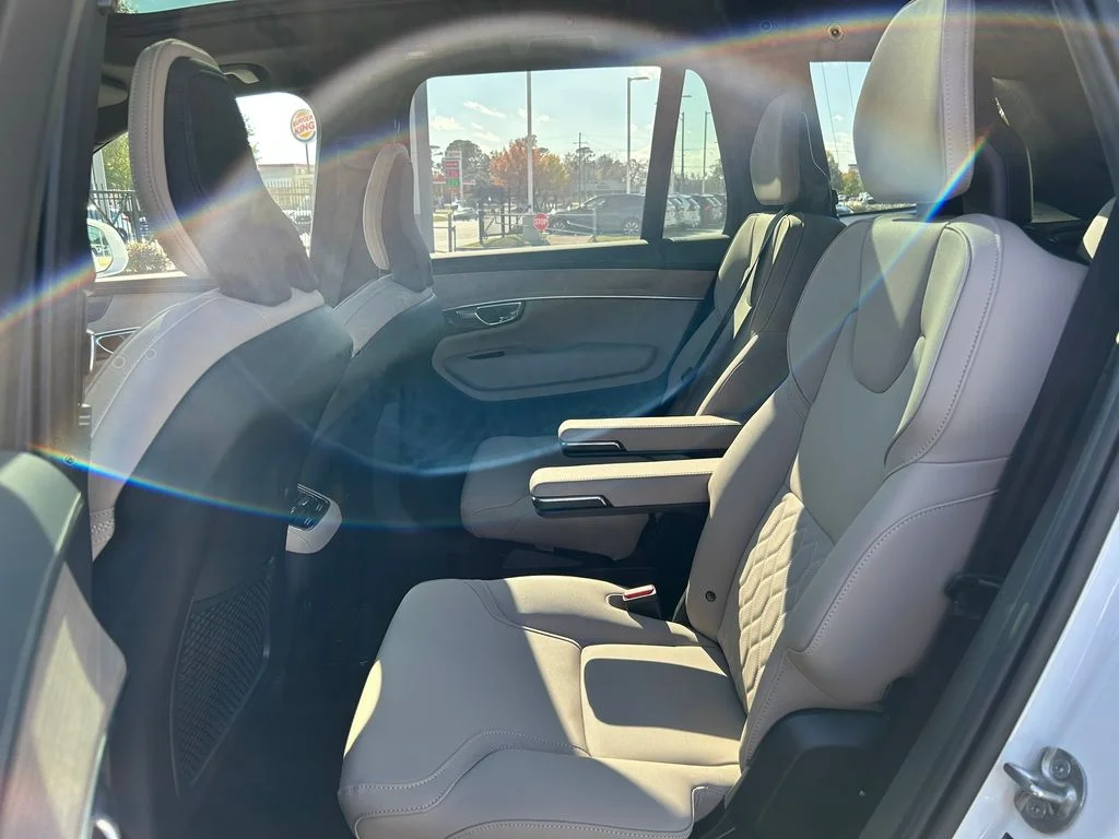 2026 Volvo XC90 Plus - Photo 17