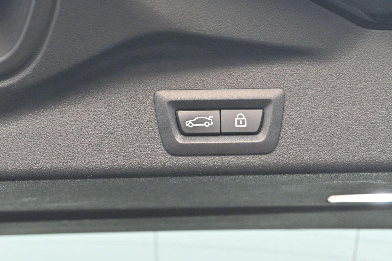 Used 2019 Black Sapphire Metallic BMW xDrive40i image 11